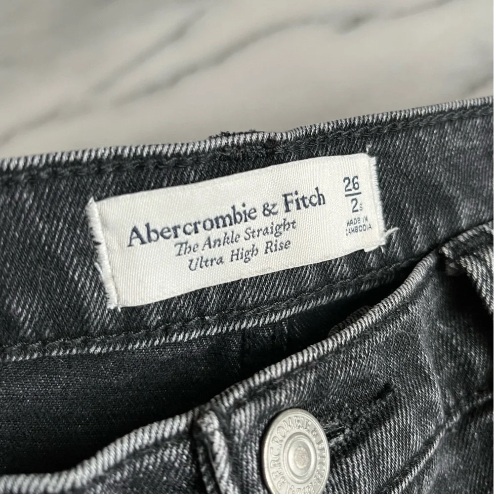 Abercrombie & Fitch Jeans Womens 26 2s Ankle Straight Ultra High Rise Raw Hem